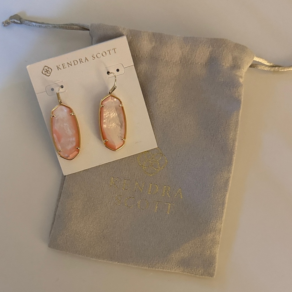 NWT Kendra Scott Gold and Rose Elle Oval Earrings